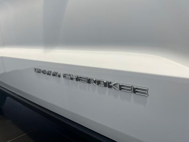 Jeep GRAND CHEROKEE 2016-10 22830-27
