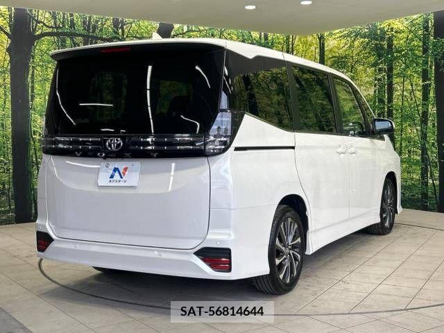 Toyota VOXY 2022-04 370415-18