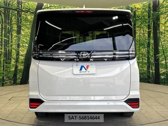 Toyota VOXY 2022-04 370415-16
