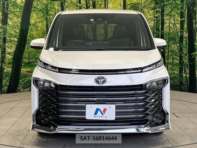 Toyota VOXY 2022-04 370415-15