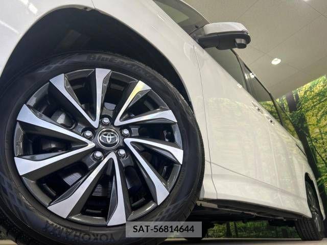 Toyota VOXY 2022-04 370415-14