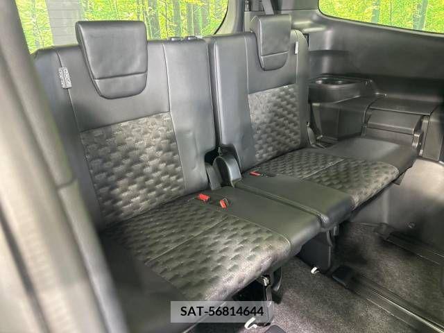 Toyota VOXY 2022-04 370415-10