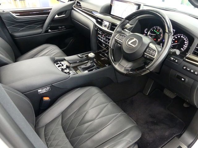 Lexus LX 2021-04 16764-14