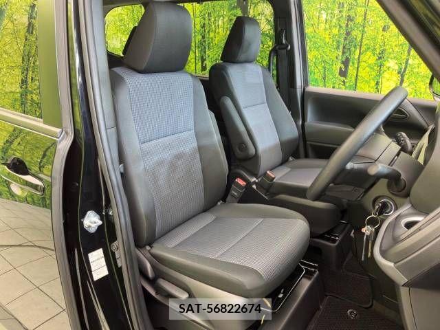 Toyota NOAH 2023-04 378078-8