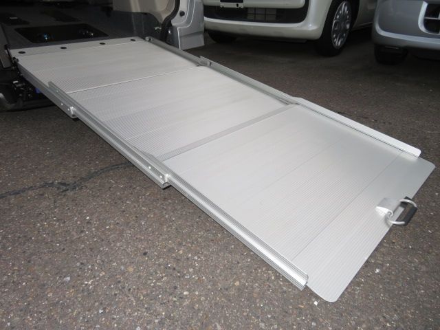 Nissan SERENA 2019-10 22803-1