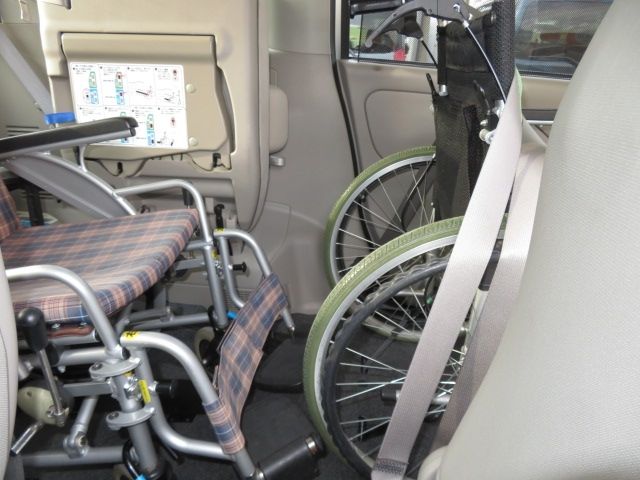 Nissan SERENA 2019-10 22803-8