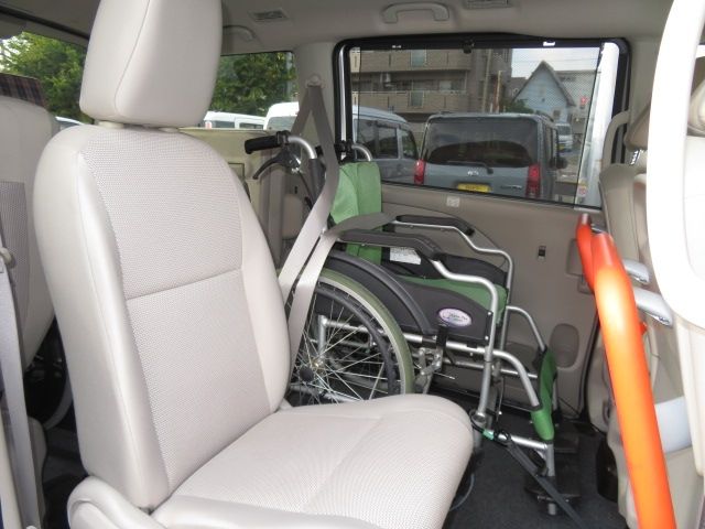 Nissan SERENA 2019-10 22803-9