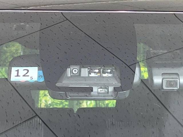 Toyota VOXY 2018-12 193832-3
