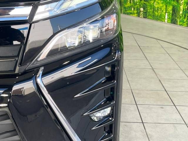 Toyota VOXY 2018-12 193832-12