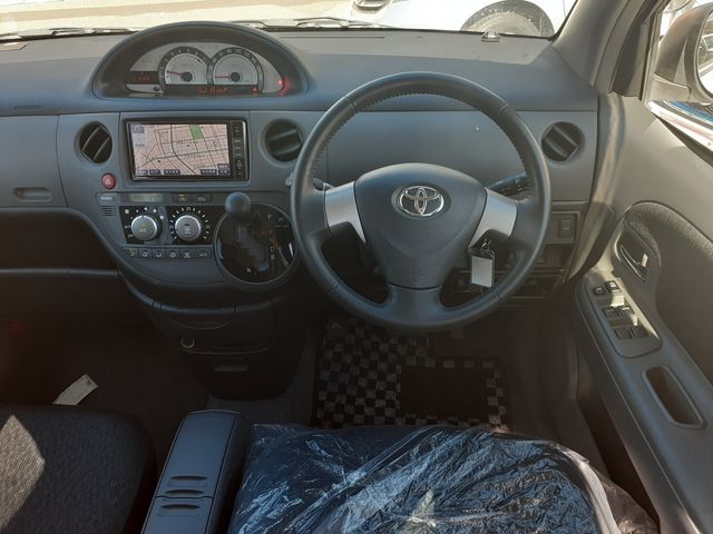 Toyota SIENTA 2015-05 16209-1