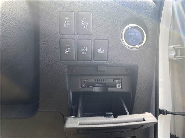 Toyota ALPHARD HYBRID 2019-01 15576-9