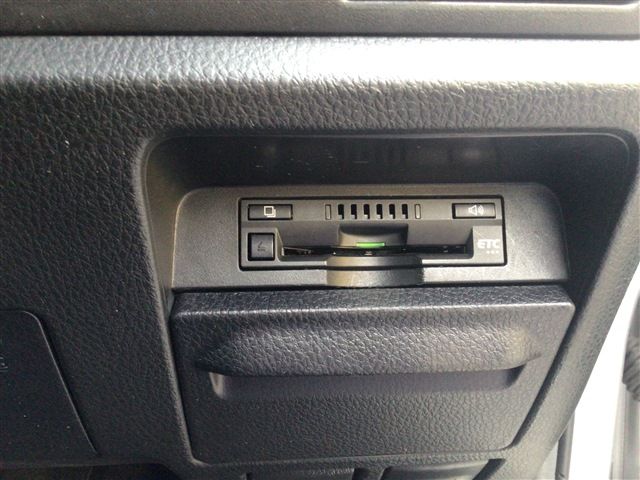 Toyota ESQUIRE 2017-03 189414-17