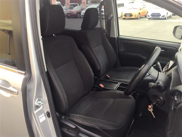 Toyota ESQUIRE 2017-03 189414-8