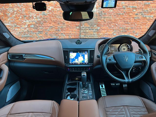 Maserati LEVANTE 2021-06 9351-1