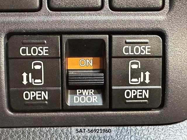 Toyota VOXY 2015-10 212406-4