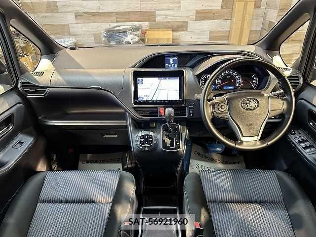 Toyota VOXY 2015-10 212406-1