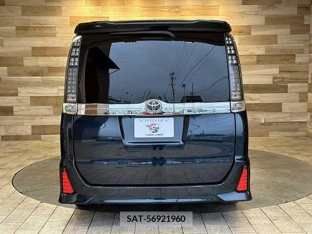 Toyota VOXY 2015-10 212406-18