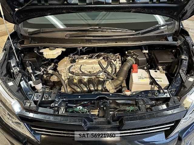 Toyota VOXY 2015-10 212406-13