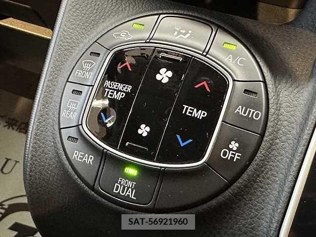 Toyota VOXY 2015-10 212406-11