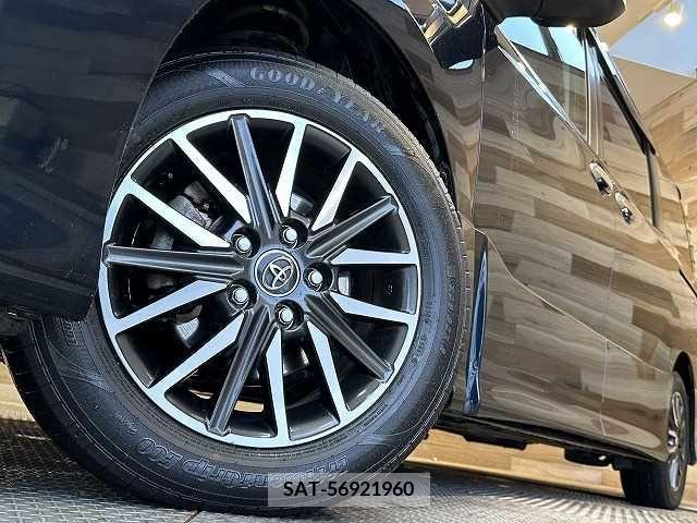 Toyota VOXY 2015-10 212406-10