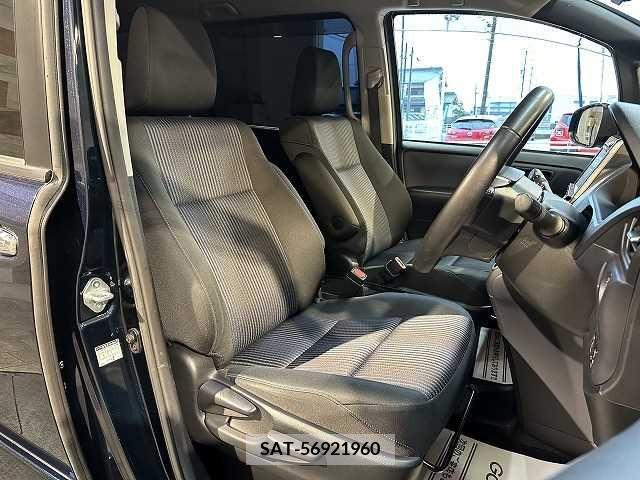 Toyota VOXY 2015-10 212406-7