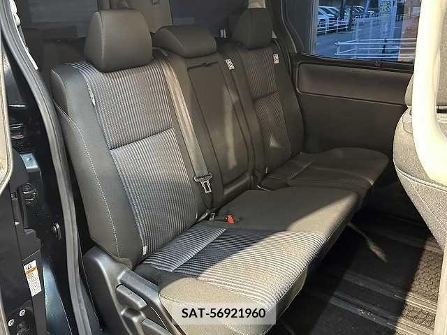 Toyota VOXY 2015-10 212406-8