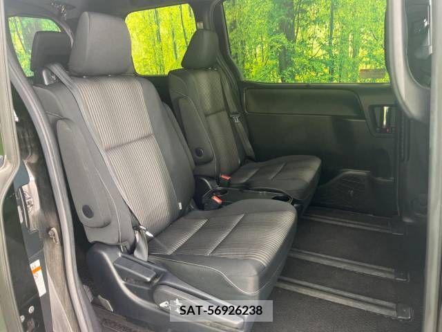 Toyota VOXY 2019-11 332337-9
