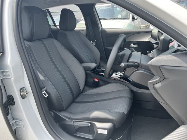 Peugeot 208 2022-02 13791-15