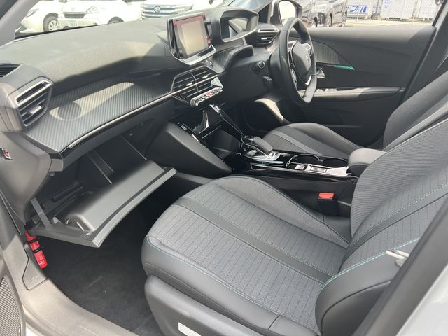 Peugeot 208 2022-02 13791-18