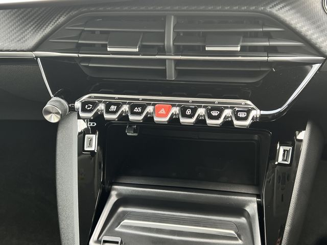 Peugeot 208 2022-02 13791-7