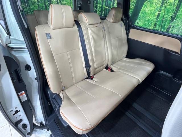 Toyota NOAH 2016-05 181845-9