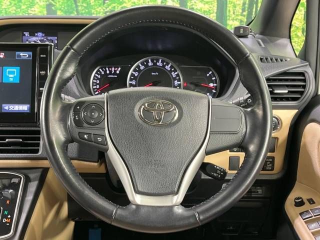 Toyota NOAH 2016-05 181845-12