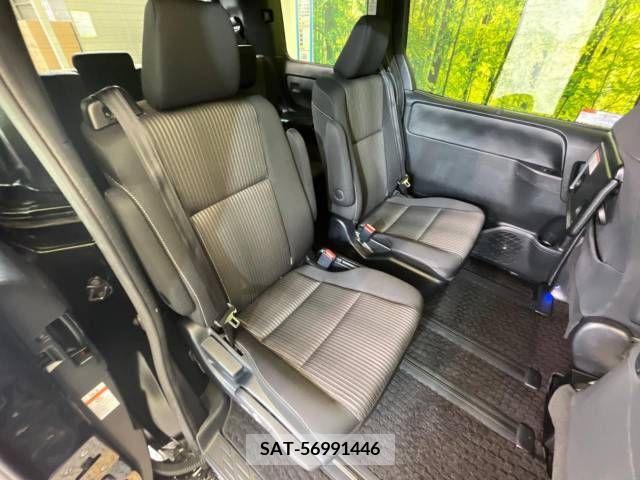 Toyota VOXY 2019-04 321648-9