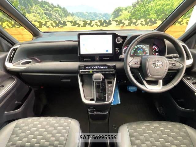Toyota VOXY 2022-10 346582-1