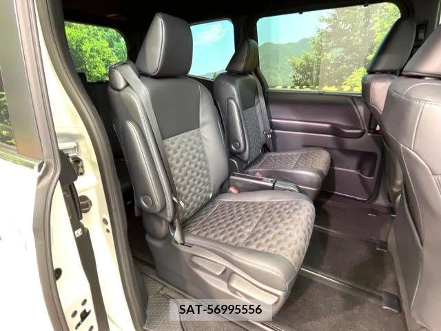 Toyota VOXY 2022-10 346582-9