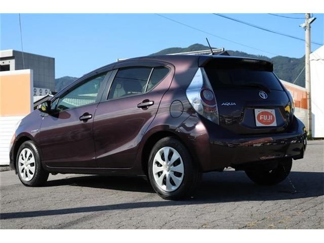 Toyota AQUA 2014-01 25180-1