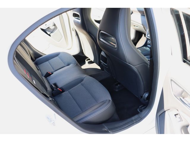 Mercedes Benz A-CLASS 2018-01 17602-3