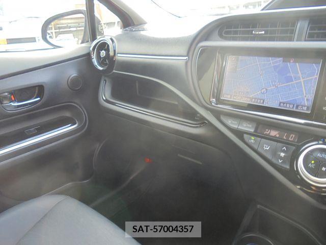 Toyota AQUA 2016-05 356289-13