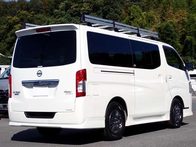 Nissan NV350 Caravan 2017-08 19312-1