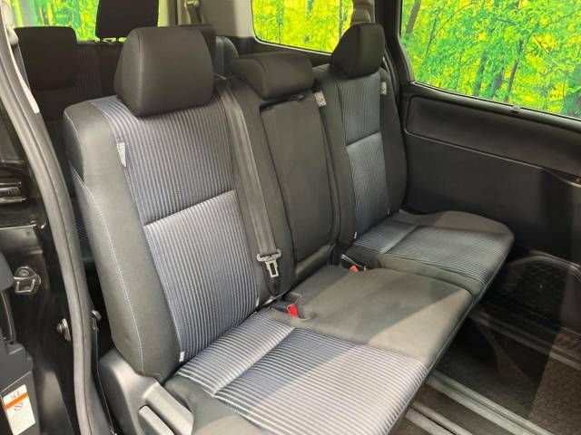 Toyota VOXY 2016-01 28983-8