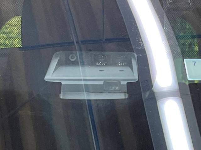 Toyota VOXY 2016-01 28983-4
