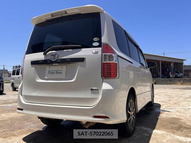 Toyota NOAH 2007-07 321382-3