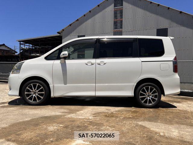Toyota NOAH 2007-07 321382-1