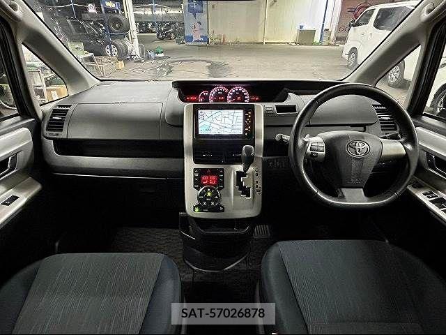 Toyota VOXY 2011-02 210364-1