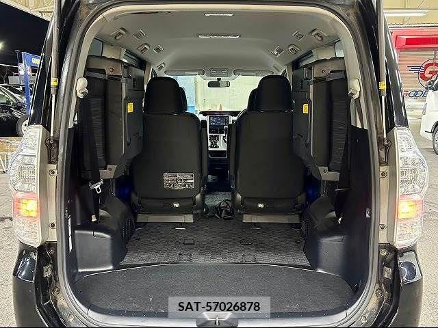 Toyota VOXY 2011-02 210364-19