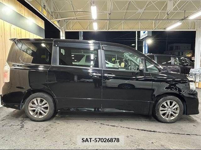 Toyota VOXY 2011-02 210364-17