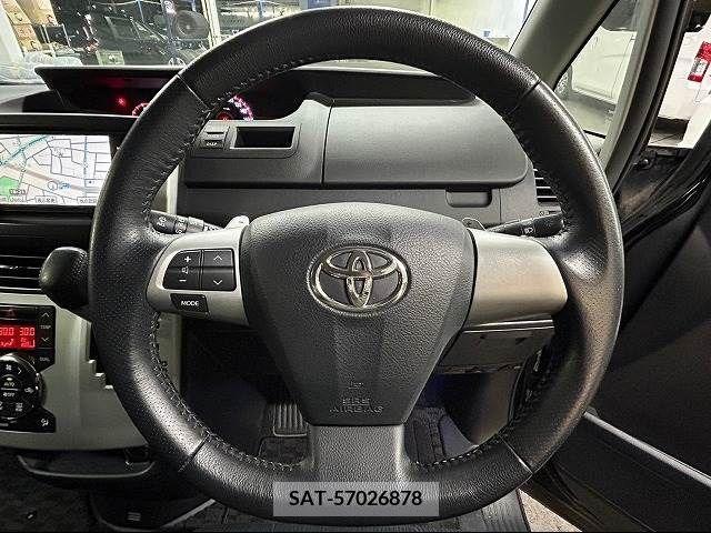 Toyota VOXY 2011-02 210364-12