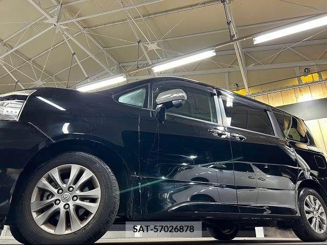 Toyota VOXY 2011-02 210364-10
