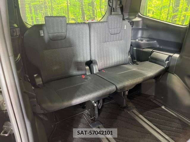 Toyota VOXY 2022-12 313568-9