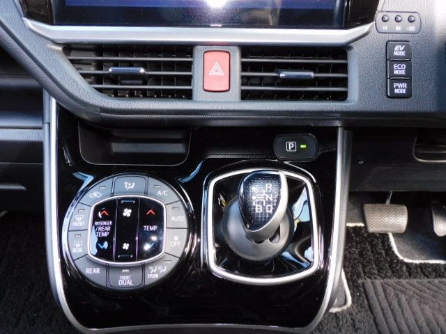 Toyota VOXY HYBRID 2020-12 194504-12
